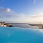 Cosmopolitan - Small Luxury Of The World Fíra