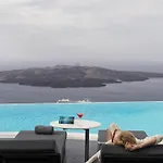 Cosmopolitan - Small Luxury Of The World Fíra