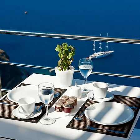 Cosmopolitan - Small Luxury Of The World מלון 4*