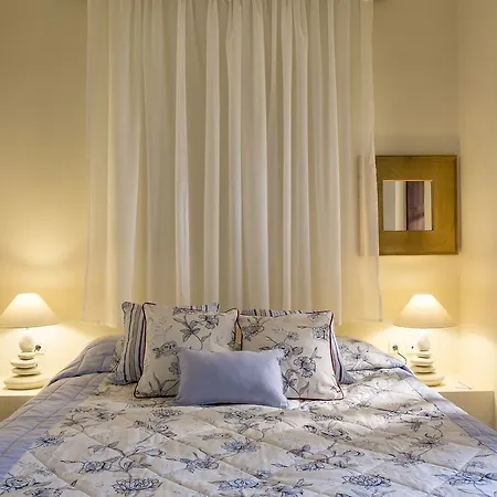 Cosmopolitan - Small Luxury Of The World 4* Fira (Santorini)