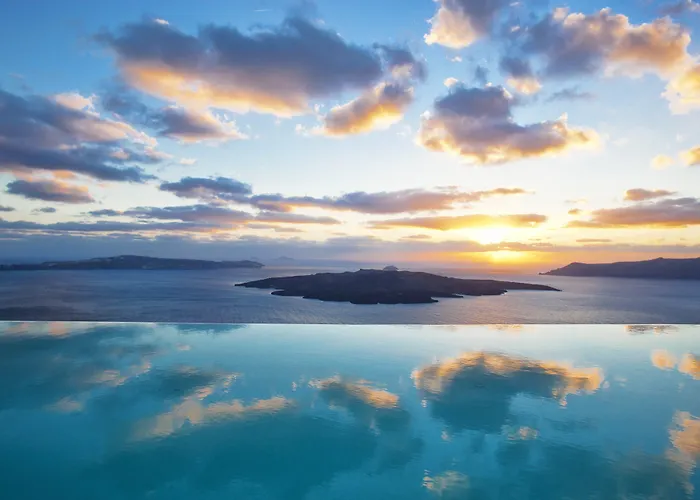 Cosmopolitan - Small Luxury Of The World 4* Fira (Santorini)