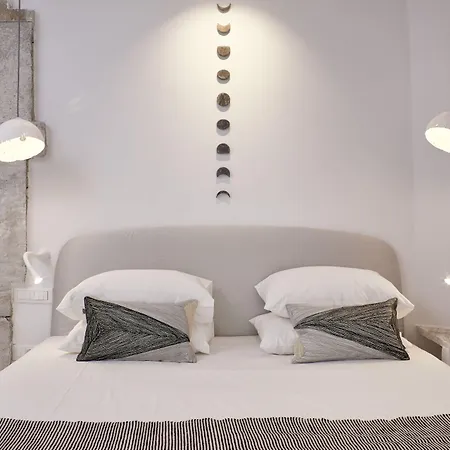 Cosmopolitan - Small Luxury Of The World Firá